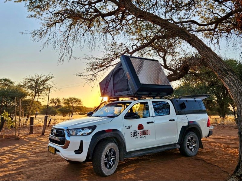 bushbundu-car-rental-windhoek-namibia-image-of-toyota-hillux-with-two-tents-on-the-roof-and-camping-set