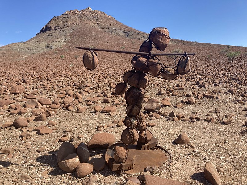 bushbundu-car-rental-windhoek-namibia-front-image-of-rock-sculpture