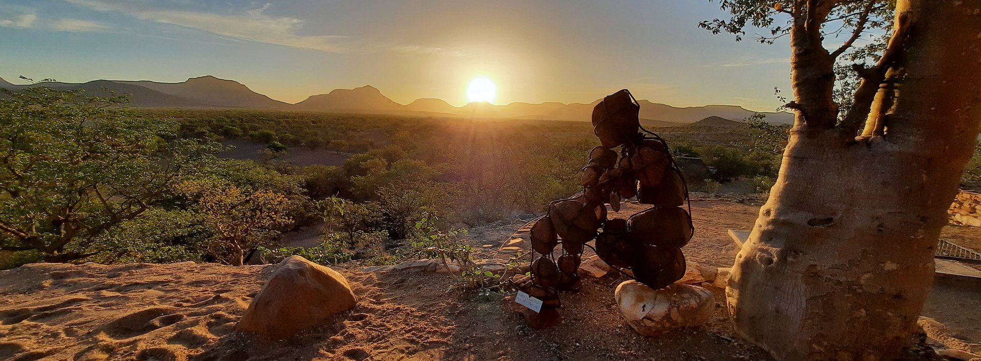 bushbundu-car-rental-windhoek-namibia-image-of-rock-sculpture-in-the-desert