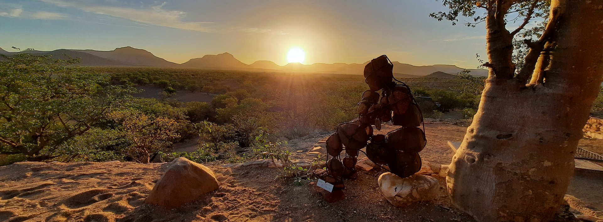 bushbundu-car-rental-windhoek-namibia-image-of-rock-sculpture-in-the-dessert