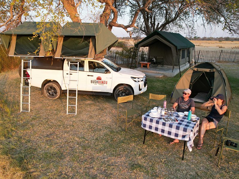 bushbundu-car-rental-windhoek-namibia-image-of-toyota-hillux-with-two-tents-on-the-roof-and-camping-set