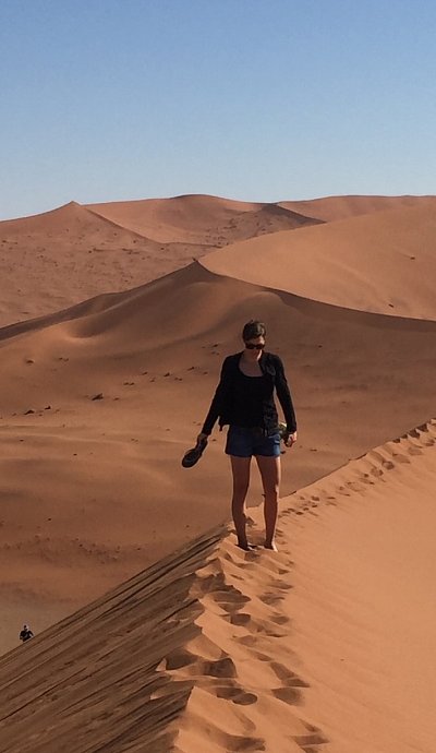 bushbundu-car-rental-windhoek-namibia-image-of-woman-in-the-desert